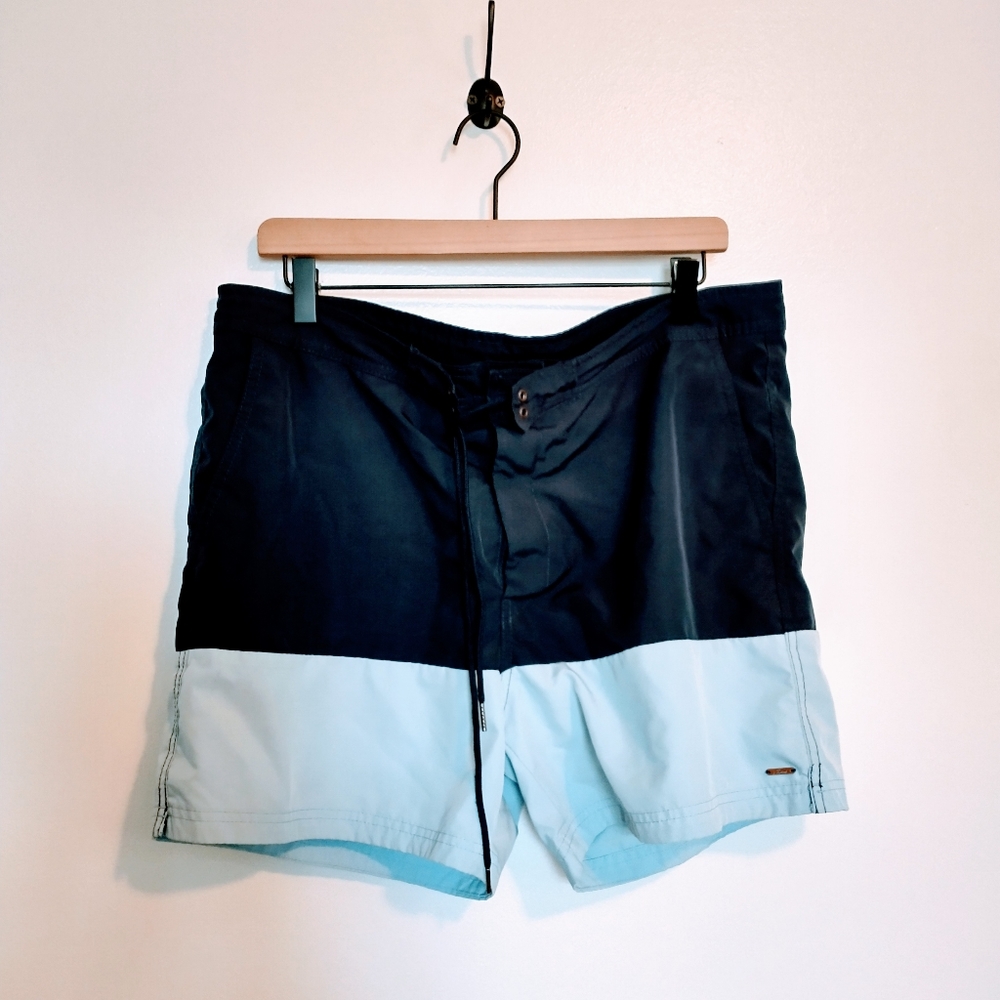 Men's color blocked blue swimsuit h&m, mild wear in the Velcro size large